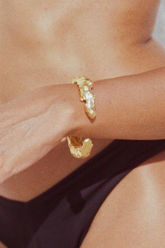 Dzvyn-Gold-Bracelet-numikyiv